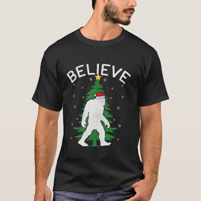 Camiseta Xmas Santa Believe Sasquatch Navidades de pie de p (Anverso)