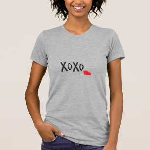 Camiseta XoXo-abrazos-besos-con-gris-rojo