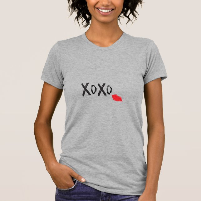 Camiseta XoXo-abrazos-besos-con-gris-rojo (Anverso)