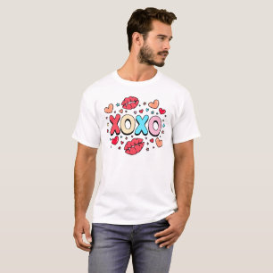 Camiseta XOXO besos y corazones en blanco