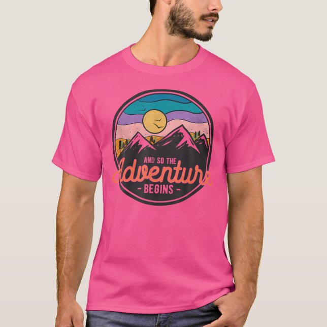 Camiseta Y Así La Aventura Comienza La Aventura - Senderism (Anverso)