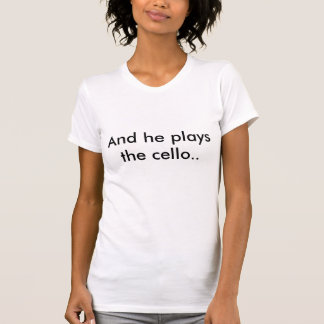 Camiseta Y él toca el violoncelo.