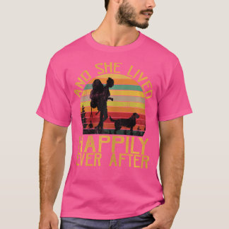 Camiseta Y Vivió Feliz Después De Caminar En Camping.