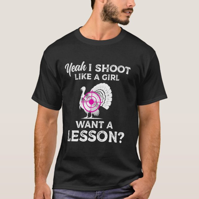 Camiseta Yeah I Shoot Like A Girl Want A Lesson Turkey Hunt (Anverso)