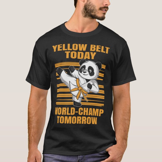 Camiseta Yellow Belt Today World-champ Tomorrow Panda Karat (Anverso)
