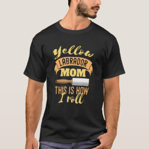 Camiseta Yellow Lab Mom This Is How I Roll Graphic Design N