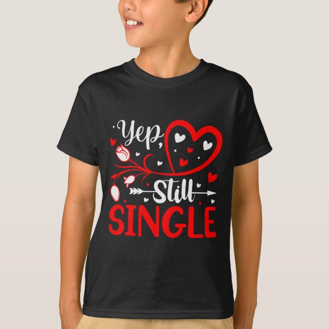 Camiseta Yep. Still Single Valentines Day Love Hearts  (Anverso)