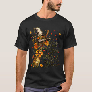 Camiseta Yes I Can Drive A Stick Fall Halloween Soky Witch 