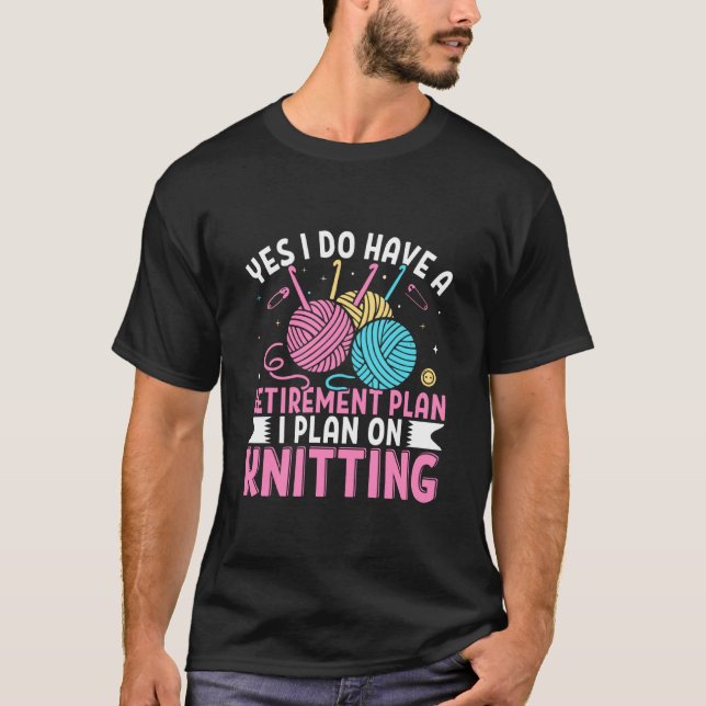Camiseta Yes I Do Have A Retirement Plan I Plan On Knitting (Anverso)