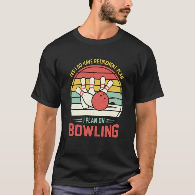 Camiseta Yes I have a Retirement Plan Bowling Retro Sunset  (Anverso)