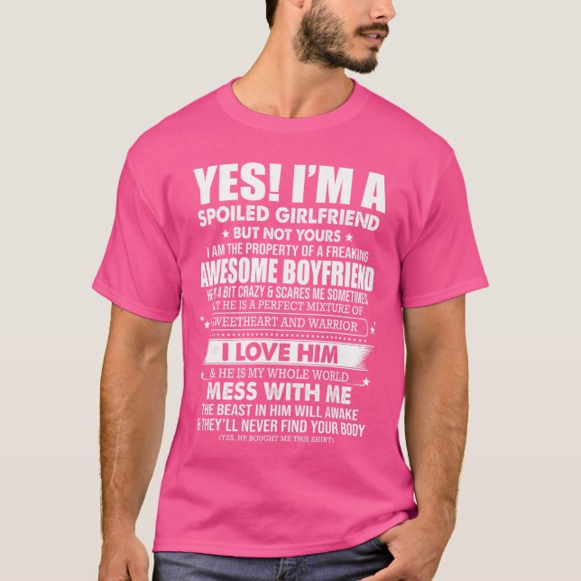 Camiseta Yes Im a Spoiled Girlfriend of a Freaking Awesome  (Anverso)