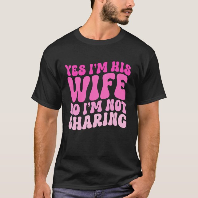 Camiseta Yes I'm His Wife No I'm Not Sharing Wifey Wives Ma (Anverso)