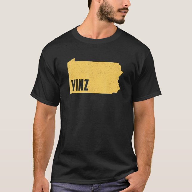Camiseta Yinz Pittsburgh Pennsylvania Home State Shape Dist (Anverso)