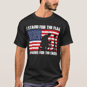 Camiseta Yo Defiendo La Bandera Y El Arrodillo A La Cruz De
