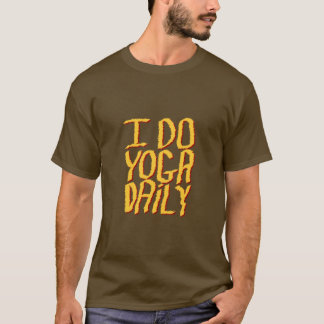 Camiseta Yo Hago Yoga Daily. Diseño de lema amarillo.