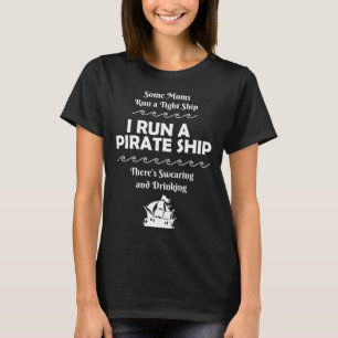 Camiseta Yo manejo un barco pirata bebiendo insulto a mamá 