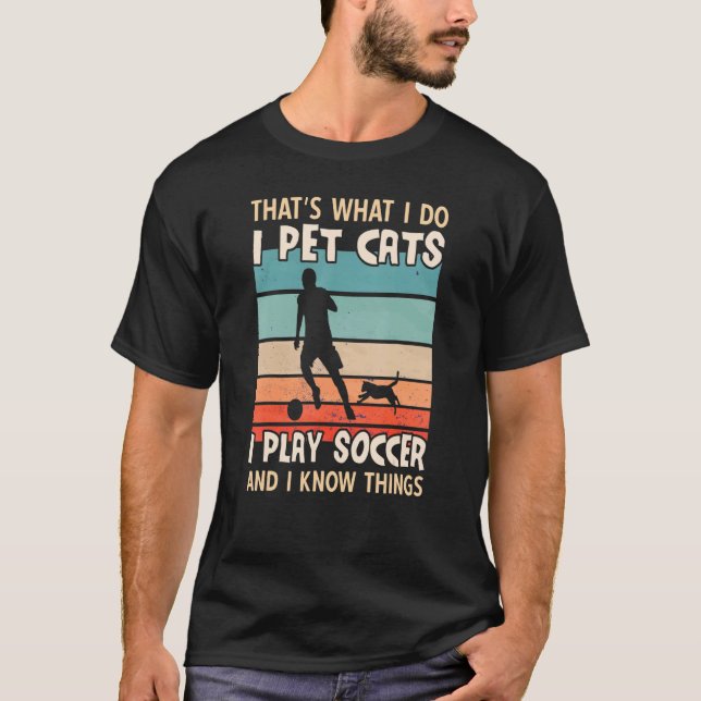 Camiseta Yo Mascota Gatos Que Juego Fútbol Y Conozco Cosas  (Anverso)