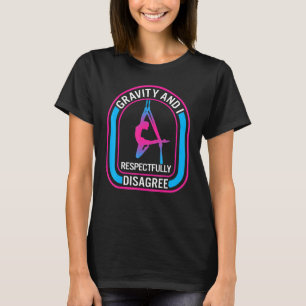 Camiseta Yoga aéreo gravedad respetuosamente en desacuerdo 
