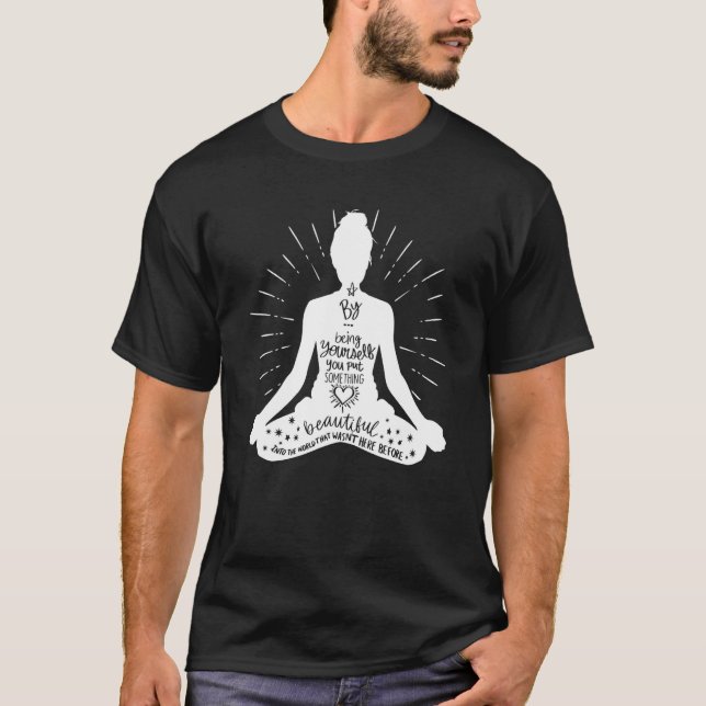 Camiseta Yoga Definition Yoga Because Adulting Is Hard (Anverso)