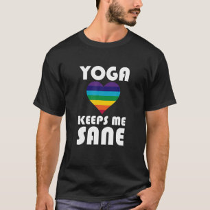 Camiseta Yoga diciendo con 7 colores chakra el corazón se m
