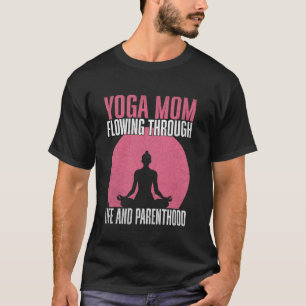 Camiseta Yoga Mamá Fluyendo a Través de la Vida y la Patern