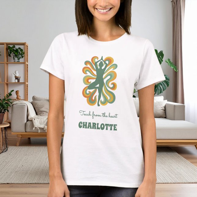 Camiseta Yoga pose swirls retro green orange name slogan (Subido por el creador)