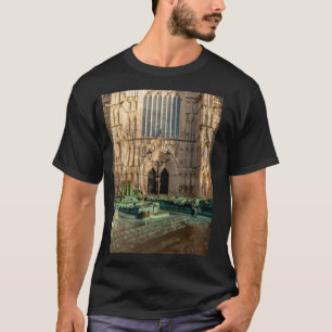 Camiseta York Minster (Catedral) y modelo en primer plano L