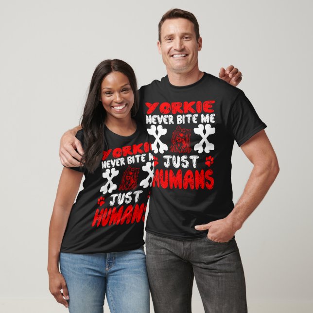 Camiseta Yorkie Never Bite Just Human Gift (Unisexo)