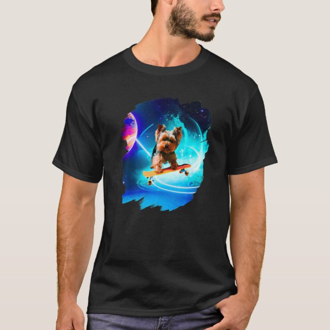 Camiseta Yorkie Yorkshire Terrier Skateboarding Space Retro (Anverso)