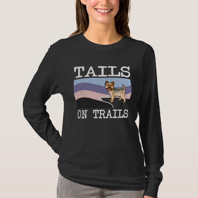 Camiseta Yorkshire Terrier Tails On Trails  Dog Hiking (Anverso)