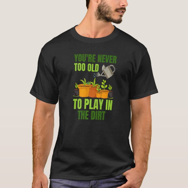 Camiseta You Are Never Too Old To Play In The Dirt   (Anverso)