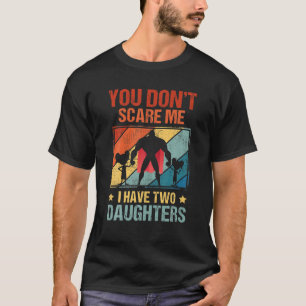 Camiseta You Don't Scare Me I Have Two Daughters Funny Fath