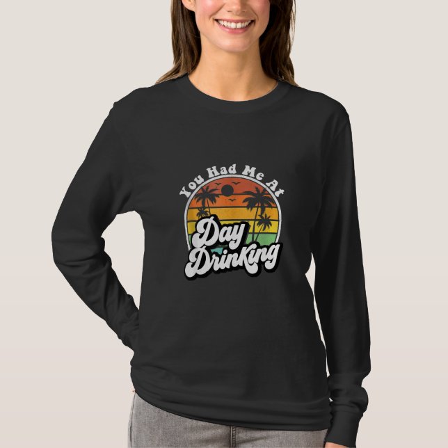Camiseta You Had Me At Day Drinking Retro Drink Beach Summe (Anverso)