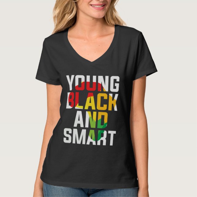Camiseta Young Black and Smart I Am The Strong African Quee (Anverso)