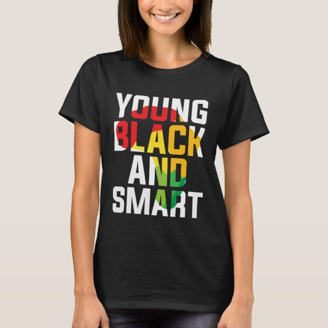 Camiseta Young Black and Smart I Am The Strong African Quee (Anverso)