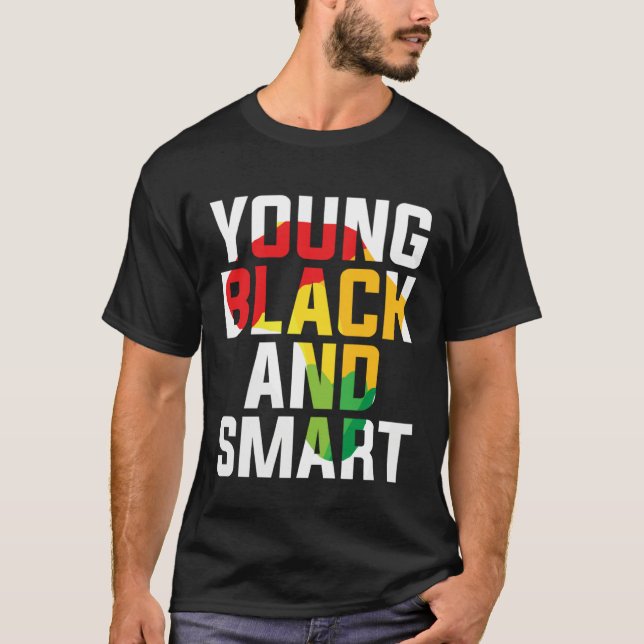 Camiseta Young Black and Smart I Am The Strong African Quee (Anverso)