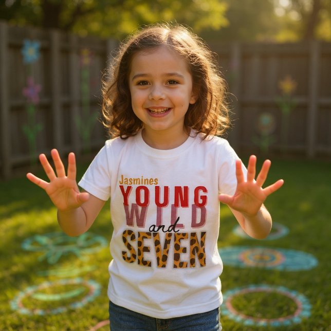 Camiseta Young Wild and Seven Leopard Print Birthday Girl  (Subido por el creador)