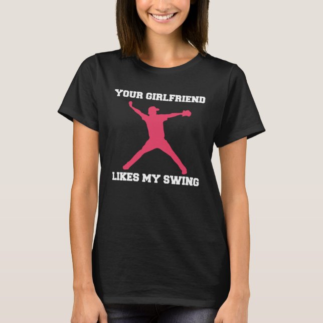 Camiseta Your Girlfriend Likes My Swing Baseball Men (Anverso)