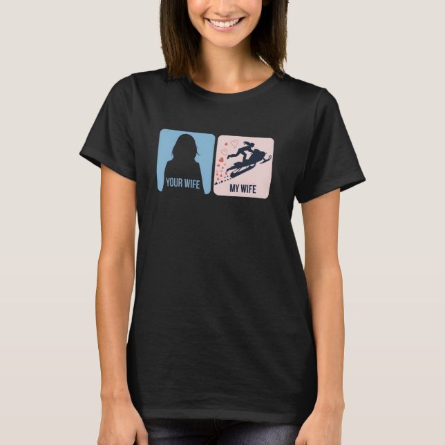 Camiseta Your Wife vs My Wife Snowmobile Adventure (Anverso)