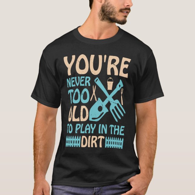 Camiseta You're Never Too Old to Play in the Dirt (Anverso)