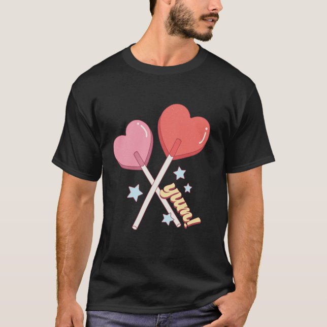 Camiseta Yum Sweet Candy Heart Lollipop Retro Groovy Valent (Anverso)