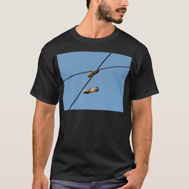 Camiseta Zapatos En Cable Telefónico - Tossing De Zapatos (Anverso)