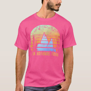 Camiseta Zion National Park Shirking Camping Gift Zip