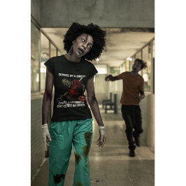 Camiseta Zombie En Una Halloween Presupuestaria