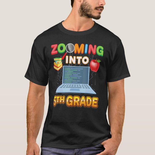 Camiseta Zooming Into 5th Grade Fifth Virtual Student Learn (Anverso)