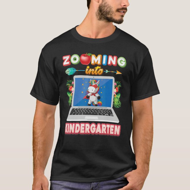 Camiseta Zooming Into Kindergarten Grade Virtual Unicorn Ki (Anverso)