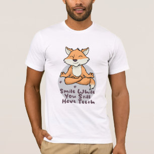 Camiseta Zorro gracioso kawaii sonriendo y haciendo poses d