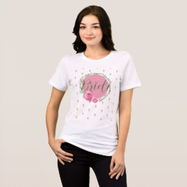 Camisetas blancas florales para la novia en la fie