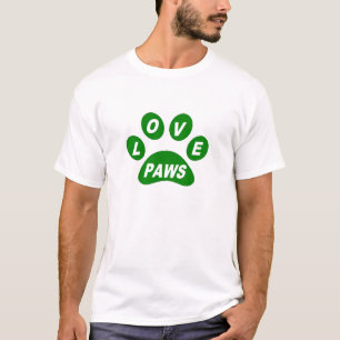 Camisetas de amor sobre las patas verdes