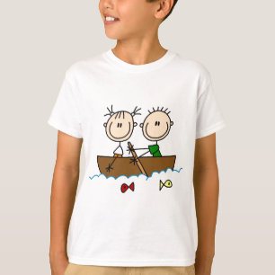 Camisetas de figuras de palitos de pesca en barco